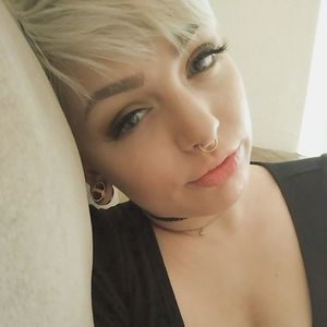 Meet your Posher, Larissa